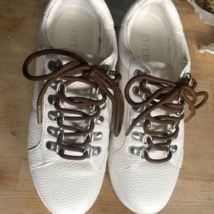 abound white sneaker size 5